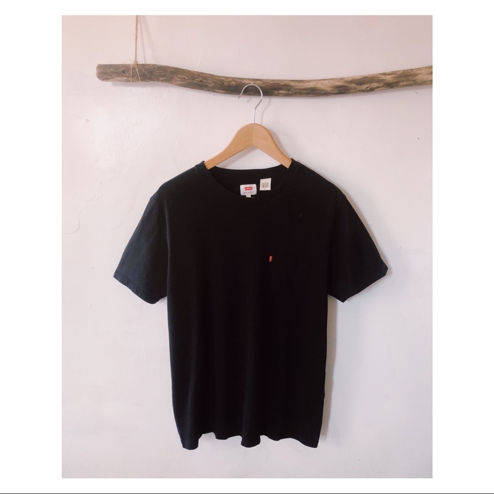 Men’s Levi’s T shirt